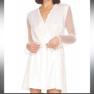 EUC Flora Nikrooz Showstopper Wrap Robe Bridal White Satin Floral Mesh Size S